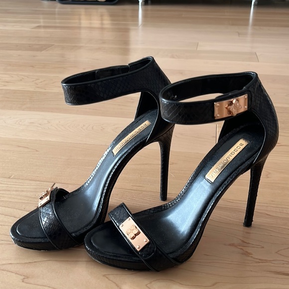 Beautiful BCBG Strappy Heals Siletto - Picture 4 of 5